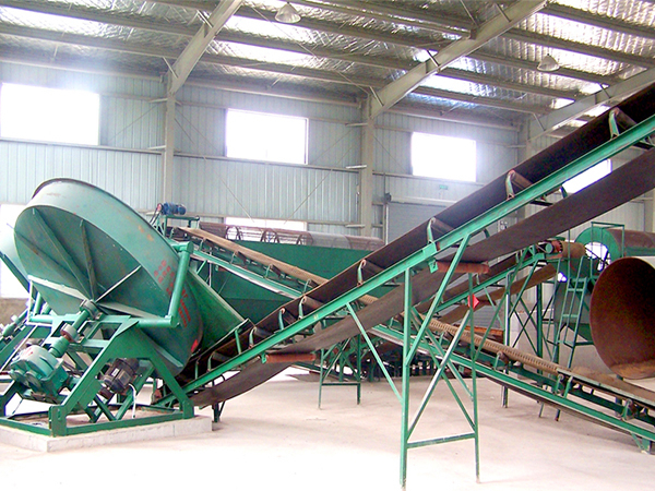四對(duì)輥有機(jī)肥攪齒造粒機(jī)