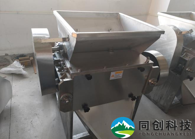 對輥尿素粉碎機